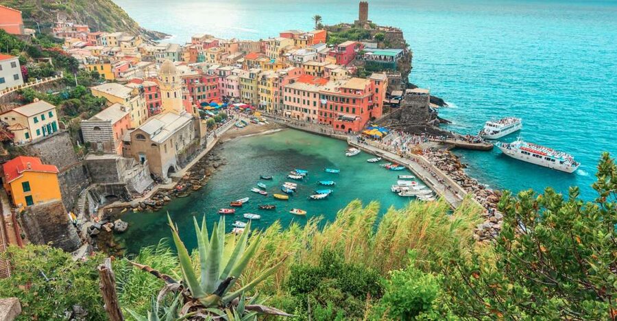 Milan: Cinque Terre Full-Day Guided Trip With Cruise - La Spezia and the first look at the coast