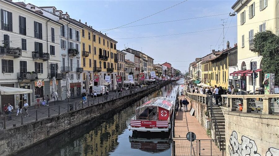 Milan: Navigli Canal Boat Cruise - Crossing Scodellino Bridge and reaching Darsena