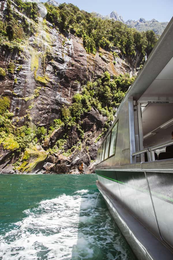 Milford Sound: 2-Hour Small Boat Scenic Cruise - St Annes Point Lighthouse and the Tasman Sea