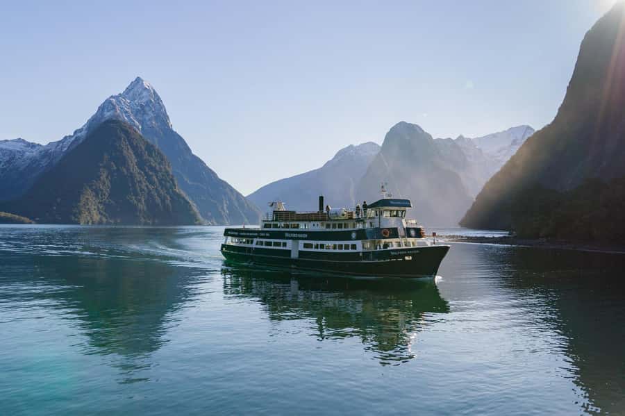Milford Sound: Wildlife & Nature Cruises - Why Milford Sound belongs on your New Zealand route