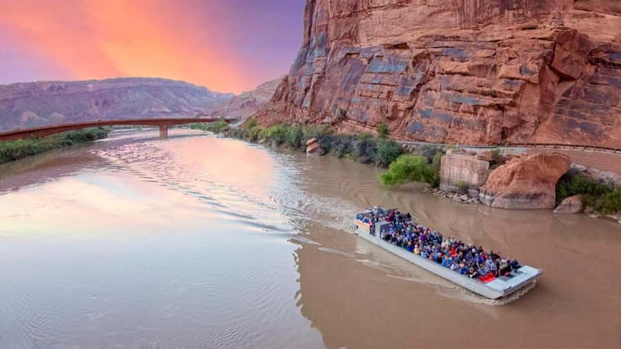 Moab: Colorado River Dinner Cruise with Music and Light Show - The cowboy dinner comes before the boat