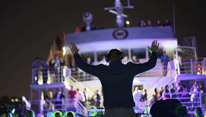 Montréal: 3 or 5-Course Dinner Cruise with DJ & Dancing - From Grand Quai to the open river
