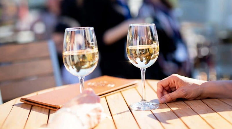 Montréal: 3 or 5-Course Dinner Cruise with DJ & Dancing - Dinner first, DJ later
