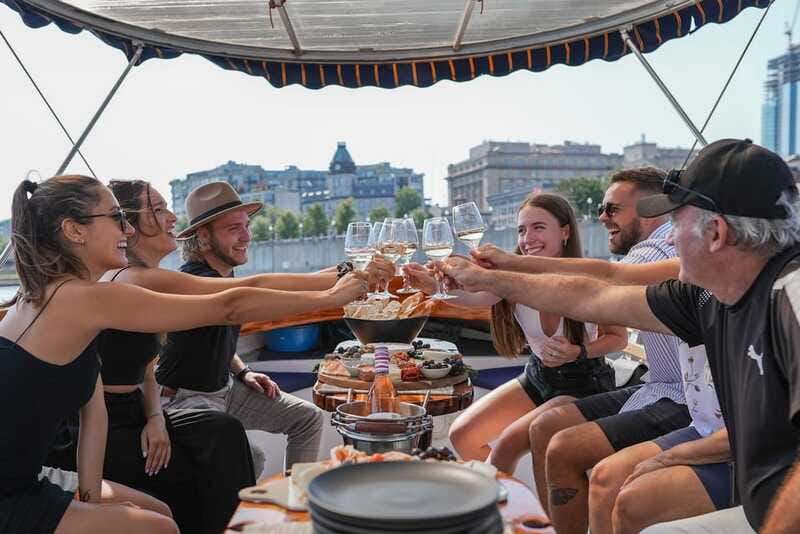 Montreal: Electric Boat Cruise with Onboard Drinks - Silo #5 and Habitat 67 from the water