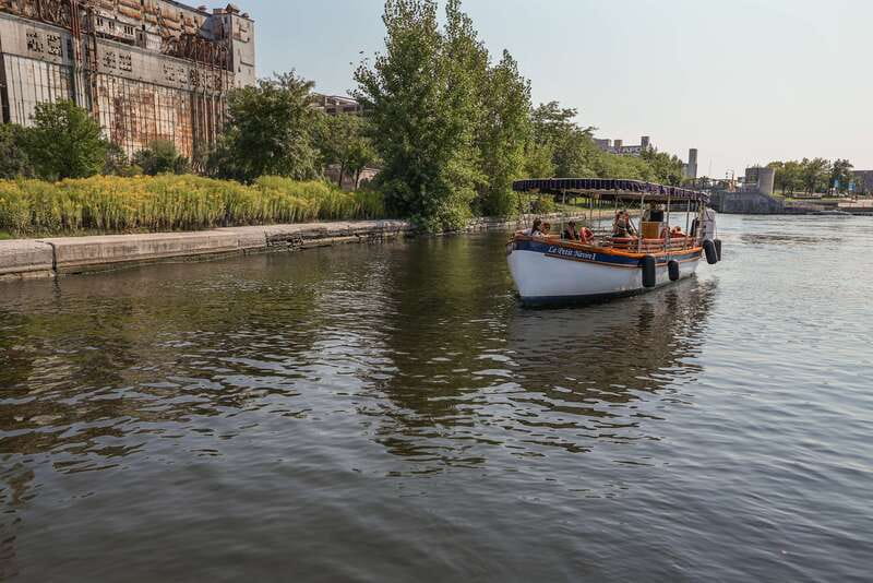 Montreal: Electric Boat Cruise with Onboard Drinks - Drinks, seating, and comfort aboard