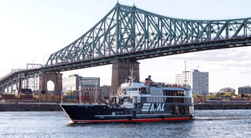 Montréal: Guided Sightseeing River Cruise - Outdoor decks, indoor seating, and onboard service