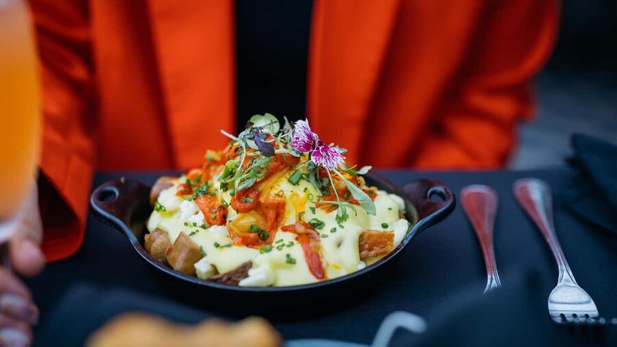 Montréal: Weekend River Brunch Cruise - What You Eat During the First Hour