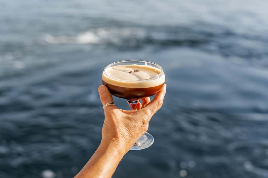 Mooloolaba: Seafood Lunch Cruise - Drinks, bar service, and the pace on board