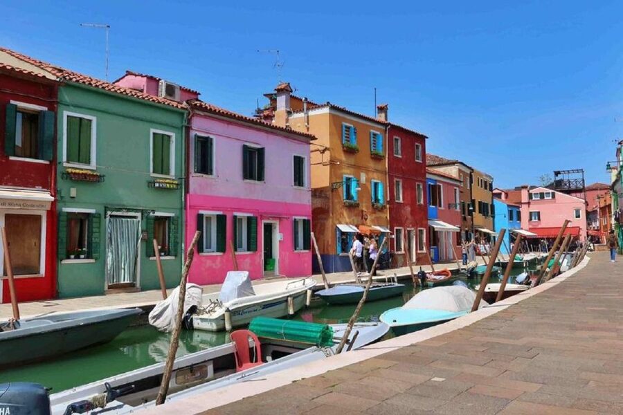 Murano & Burano: Boat Tour with Guide & Glass Factory Visit - Should you book the Murano and Burano boat tour?