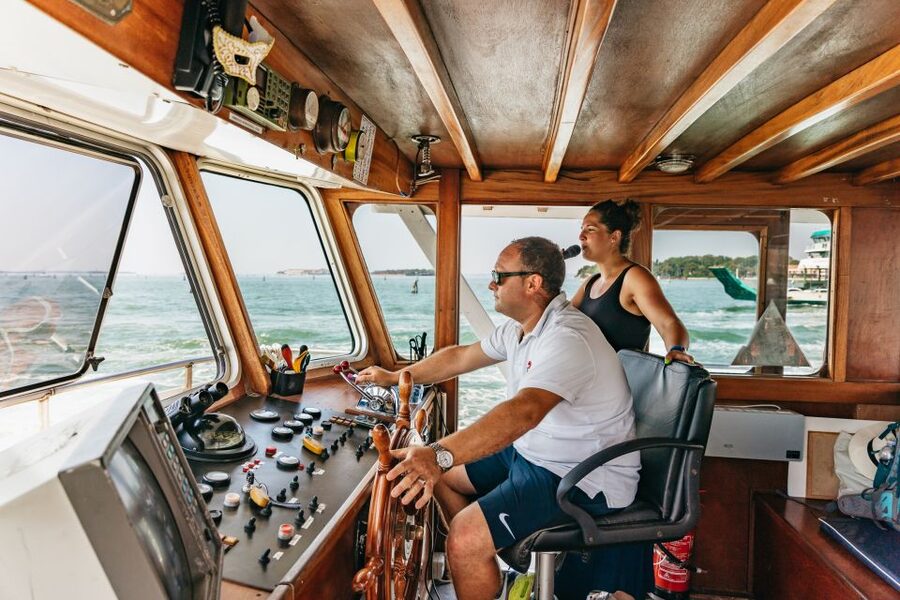 Murano & Burano: Boat Tour with Guide & Glass Factory Visit - Starting near San Marco or the railway station