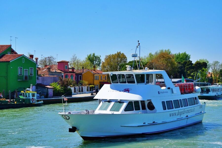 Murano & Burano: Boat Tour with Guide & Glass Factory Visit - Practical tips for a smoother day