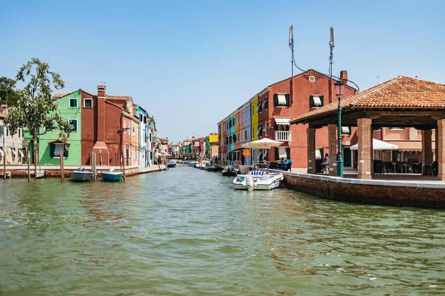 Murano & Burano Guided Tour by Private Boat with Glassmaking - Who should book this island tour?