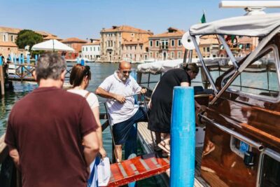 Murano & Burano Guided Tour by Private Boat with Glassmaking