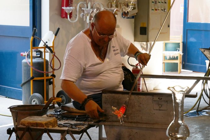 Murano & Burano Islands Guided Small-Group Tour by Private Boat - Burano’s colorful streets and handmade lace