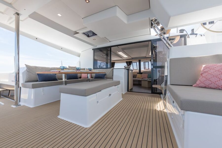 Mykonos: Catamaran Cruise with 3-Course Meal and Transfers - Food, drinks, and service onboard