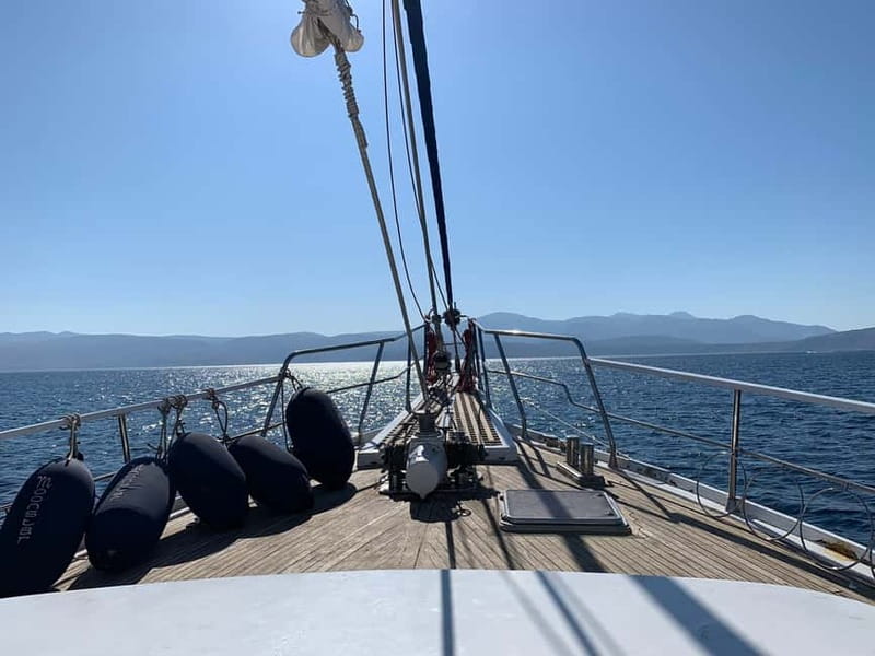 Mykonos: Delos and Rhenia Islands Cruise with BBQ Meal - The sail from Mykonos to Delos