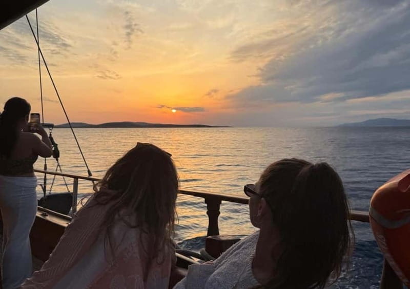 Mykonos: Sunset Boat Cruise with Light Dinner & Drinks - A golden-hour cruise with more than a sunset