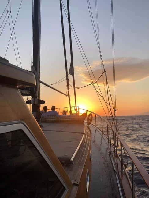 Mykonos: Sunset Boat Cruise with Light Dinner & Drinks - What the boat is like in practice