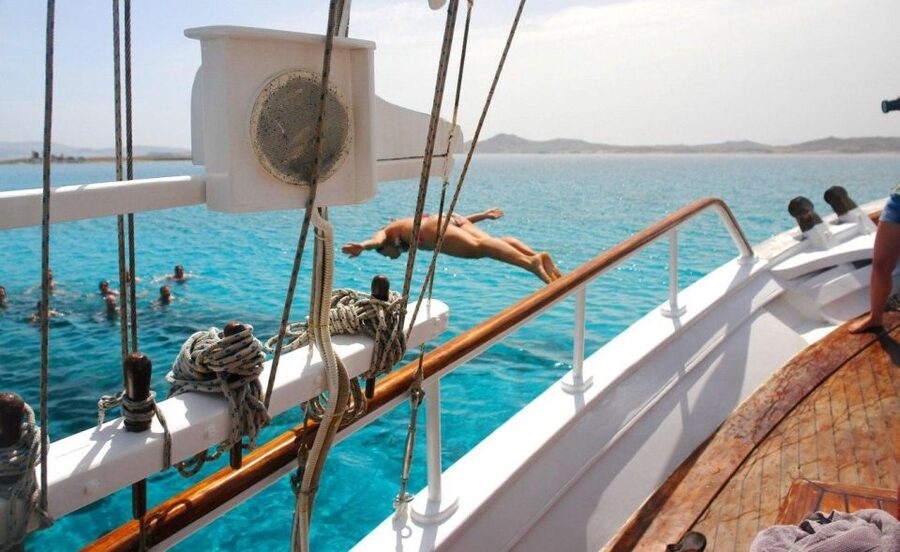 Mykonos: Sunset Party Boat Cruise with 1 Drink - Agios Stefanos swim stop