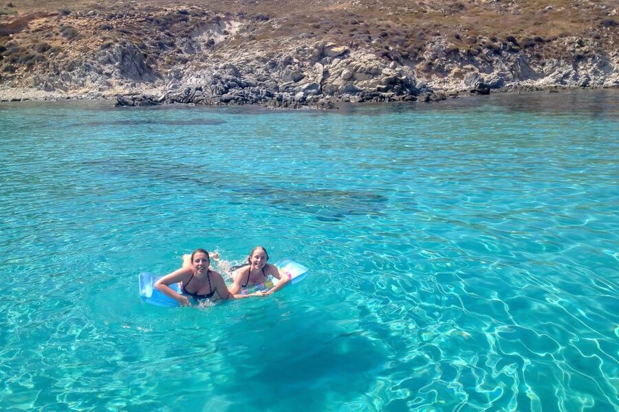 Mykonos: Yacht Cruise to Rhenia and Guided Tour of Delos - Getting to the yacht and setting sail