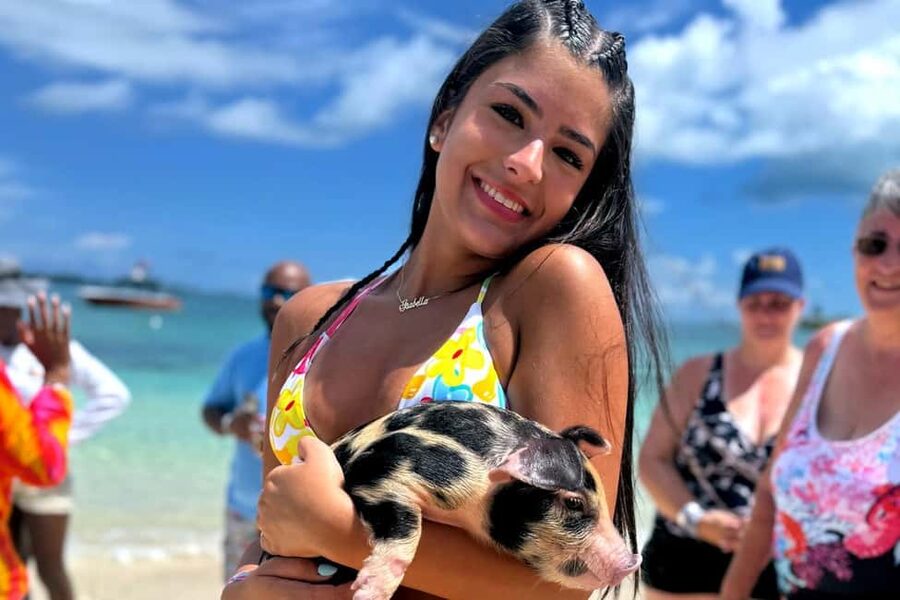 Nassau: Swimming Pigs, Snorkeling, Lunch, & Beach Boat Tour - Meeting the swimming pigs near Athol Island