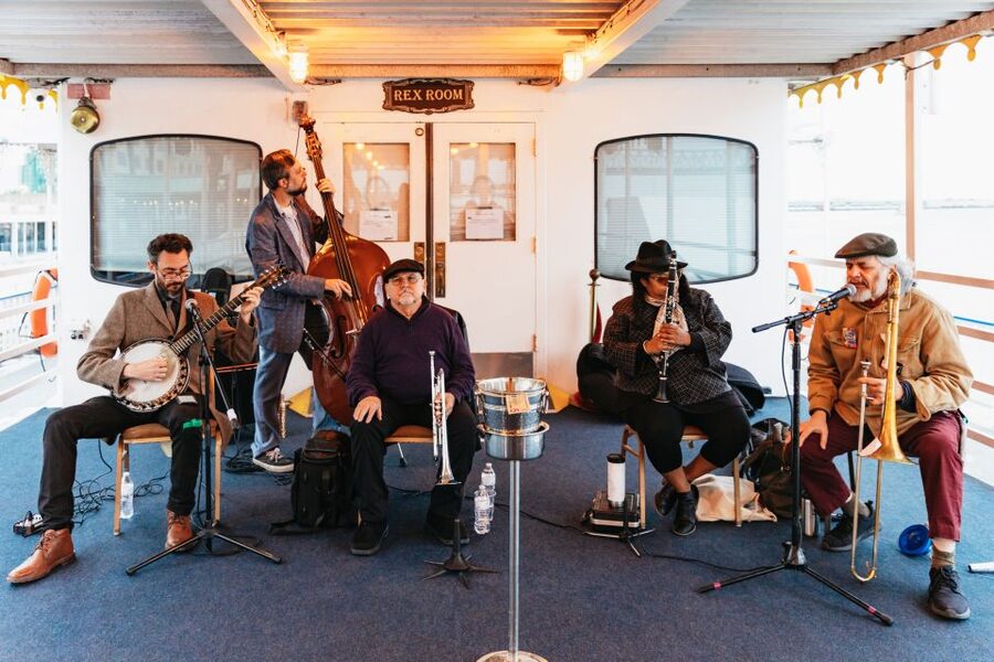 New Orleans: Evening Jazz Boat Cruise with Optional Dinner - Arriving at Riverwalk and finding the boat