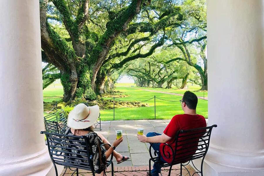 New Orleans: Swamp Boat Ride & Oak Alley Plantation Tour - Looking beyond the mansion