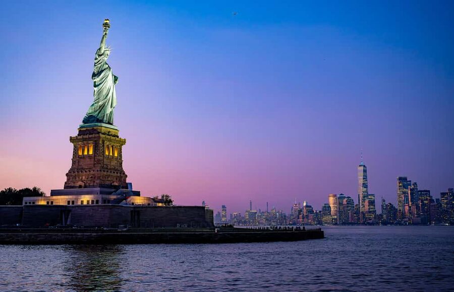 New York City: Gourmet Dinner Cruise with Live Music - FAQ