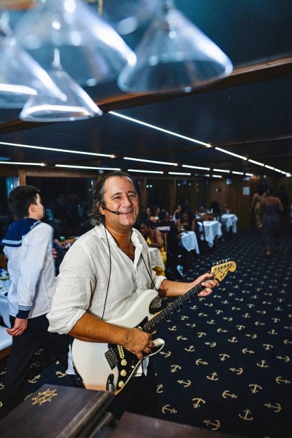 New York City: Gourmet Dinner Cruise with Live Music - Regular seating or VIP deck?