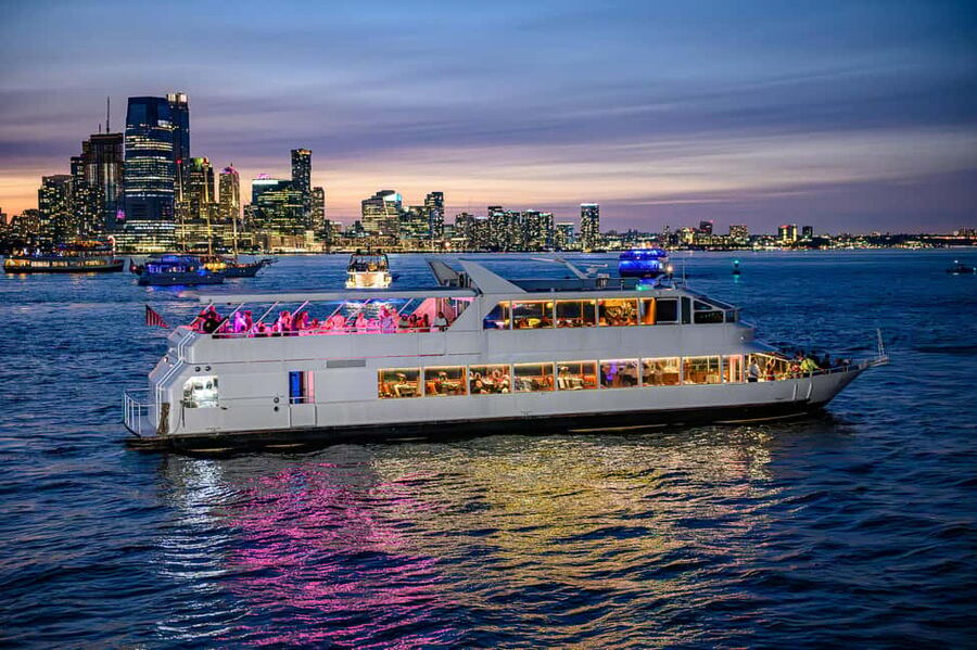 New York City: Gourmet Dinner Cruise with Live Music - How the dinner works aboard the Louisa of the Seas