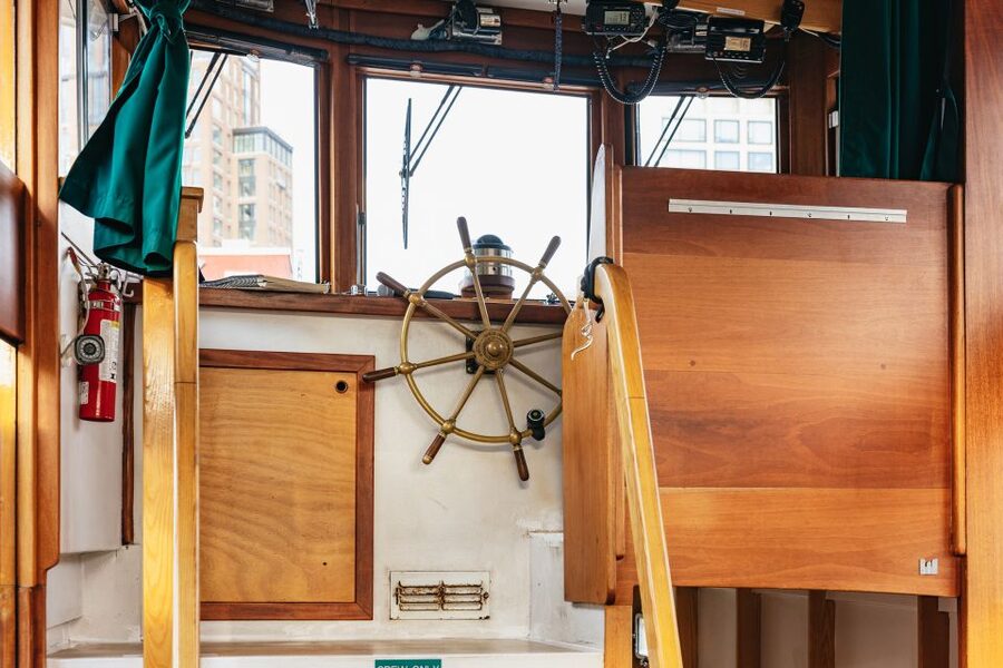 New York City: Sunset Yacht Cruise - Drinks, food, and service