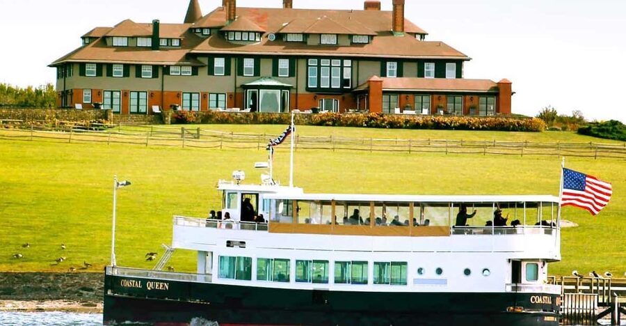 Newport, Rhode Island: Scenic Narragansett Bay Cruise - Lighthouses, forts, and the Jamestown shoreline