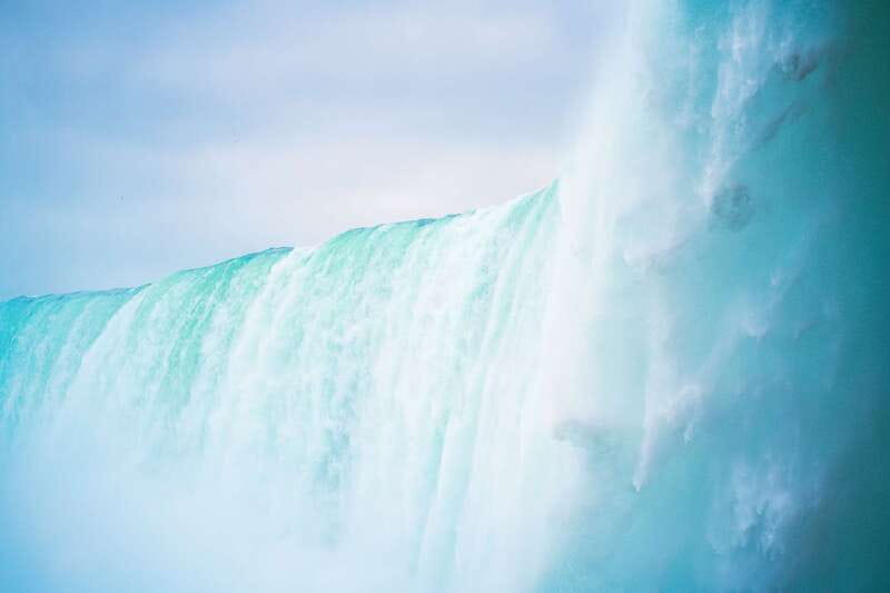 Niagara Falls: Boat Trip & Journey Behind the Falls Tour - The guide can shape the whole day