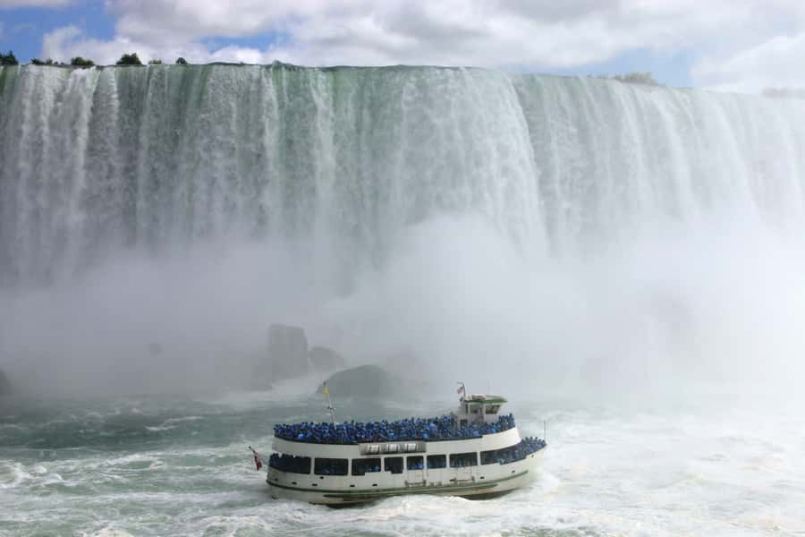 Niagara Falls, USA: Guided Tour with Maid of the Mist Cruise - A guide-led walk through Niagara Falls State Park
