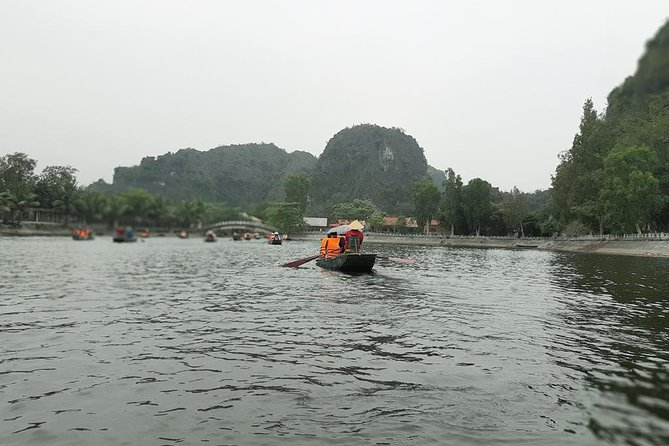 Ninh Binh Full-Day Tour from Hanoi to Hoa Lu, Tam Coc & Mua Cave Via Boat & Bike - Mua Cave and the climb to Lying Dragon Mountain