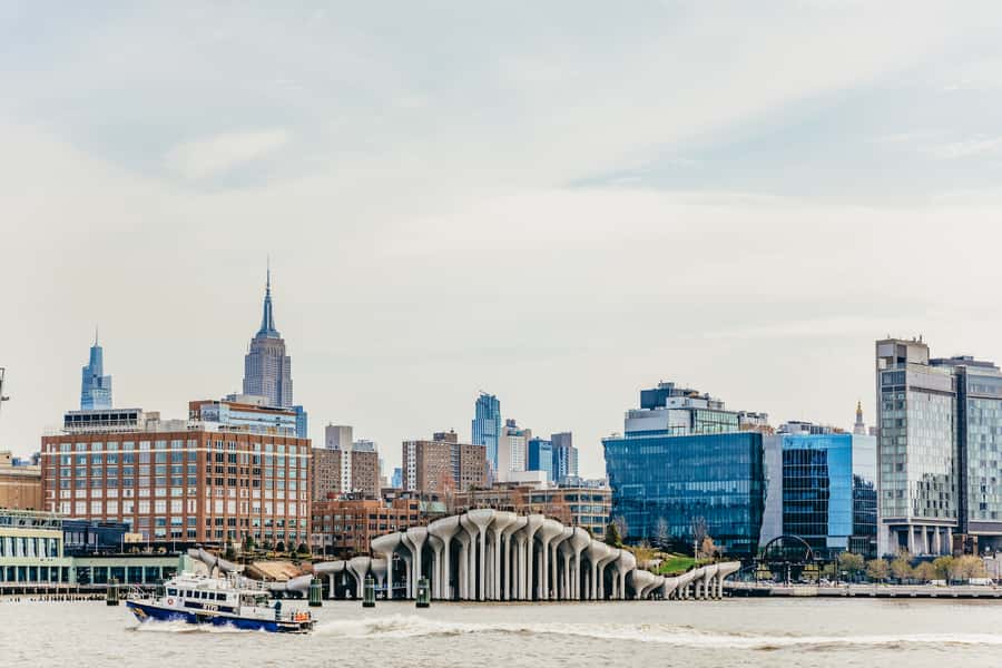 NYC: Circle Line 2.5 Hour Best of NYC Boat Cruise - What the guides add to the ride