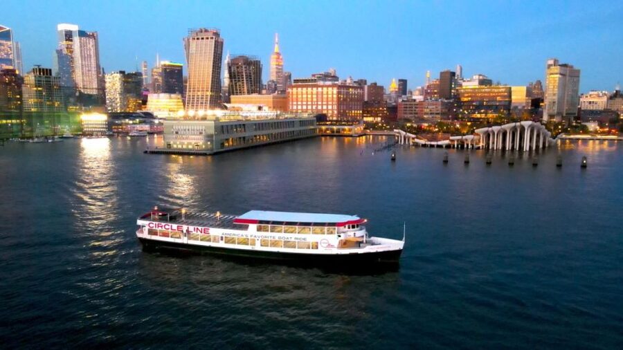 NYC: Circle Line 2h Harbor Lights Cruise Skip-The-Box-Office - Guides, commentary, and the onboard mood