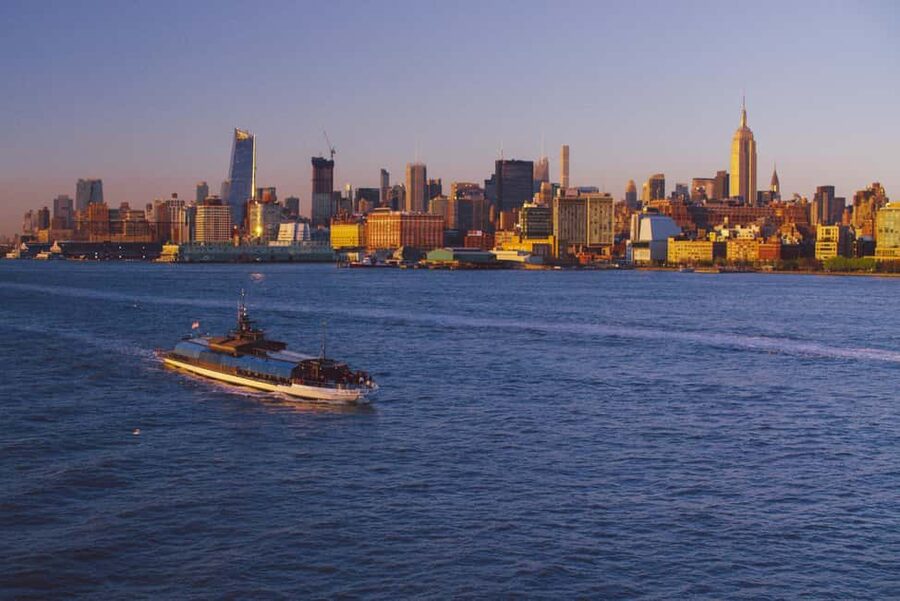NYC: City Cruises Luxury Brunch, Lunch or Dinner Cruise - Empire State Building, Chrysler Building, and the Vessel