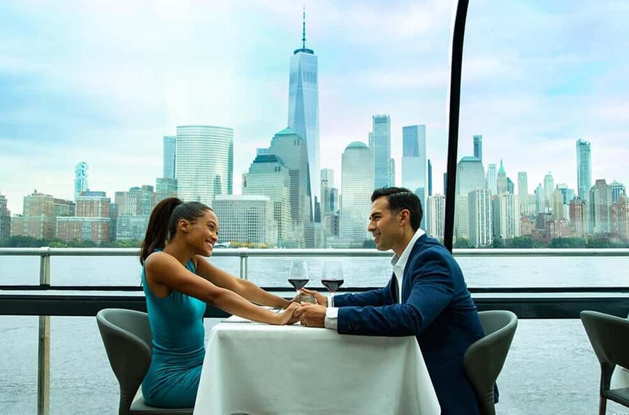 NYC: City Cruises Luxury Brunch, Lunch or Dinner Cruise - Governors Island and the East River bridges