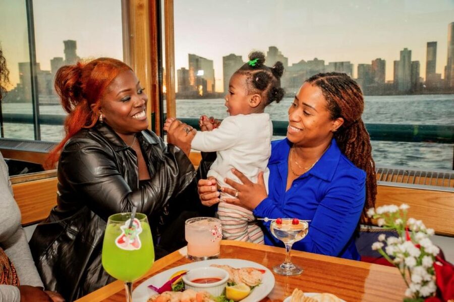 NYC: Holiday Yacht Cruise with Jazz, Cocoa & Carols - Small details that improve the experience