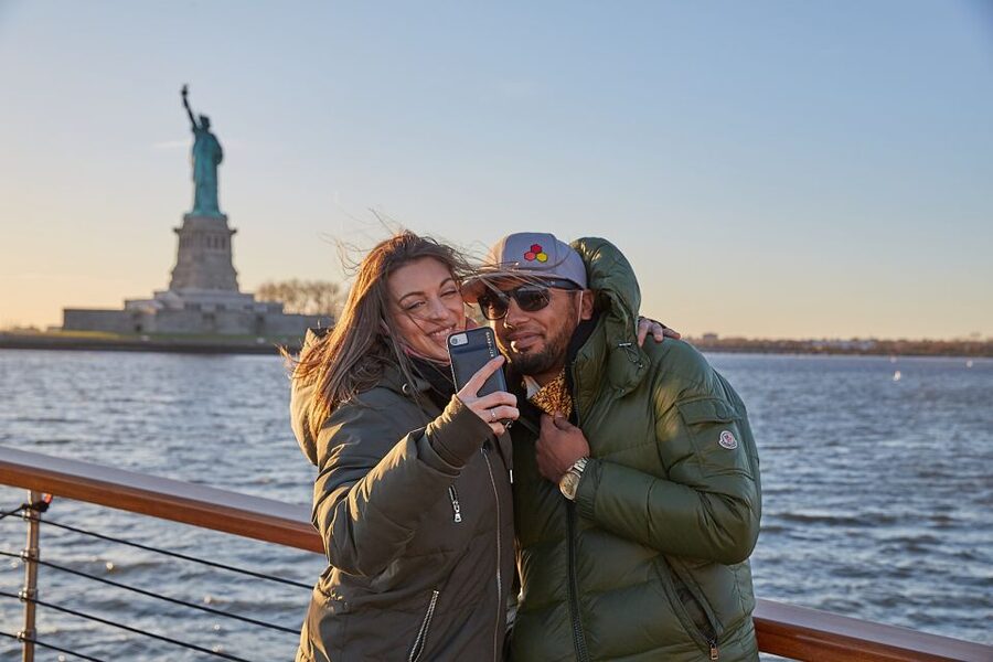 NYC: Holiday Yacht Cruise with Jazz, Cocoa & Carols - From Chelsea Piers to the Hudson River