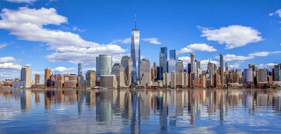 NYC: Starship Landmark 90 Minute Sightseeing Cruise - Governors Island, Brooklyn Bridge, and DUMBO