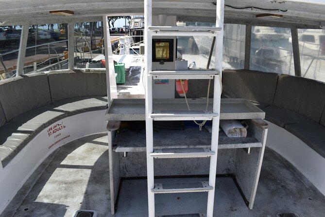 Oahu Catamaran Waikiki Sunset on 40 Foot Catamaran: Food and BYOB - Key points at a glance