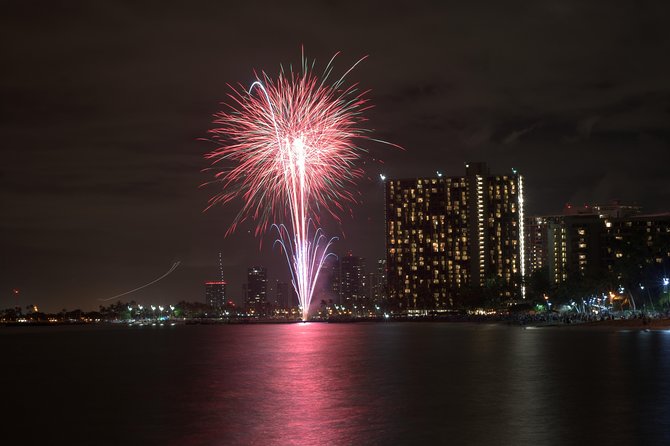 Oahu Catamaran Waikiki Sunset on 40 Foot Catamaran: Food and BYOB - Pupus, BYOB, and what counts as dinner