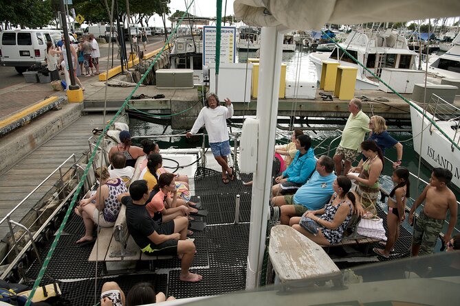 Oahu Catamaran Waikiki Sunset on 40 Foot Catamaran: Food and BYOB - The crew sets the tone