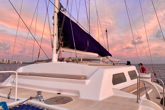 Oahu's Waikiki Coast: Moana’s Sunset Cocktail Sail - The sunset and the changing light