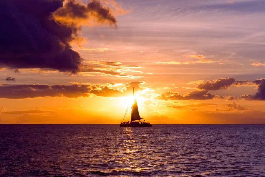 Oahu: Waikiki Sunset Catamaran Cocktail Cruise - Practical details that improve the evening