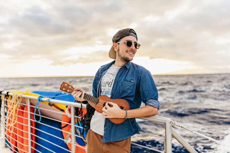 Oahu: Waikiki Sunset Catamaran Cocktail Cruise - Drinks, snacks, and the onboard atmosphere