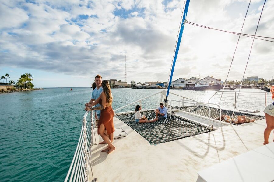 Oahu: Waikiki Sunset Catamaran Cocktail Cruise - Sunset photography and the best place to sit