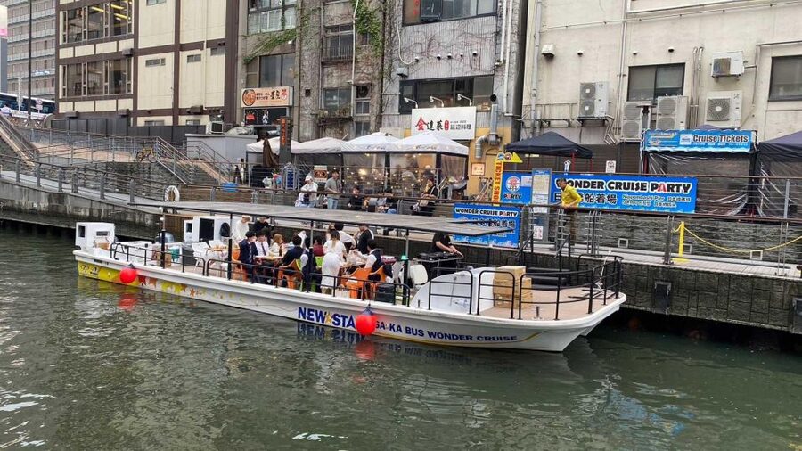 Osaka: Dotonbori District River Cruise with Drink Discount - The guide can make the ride better